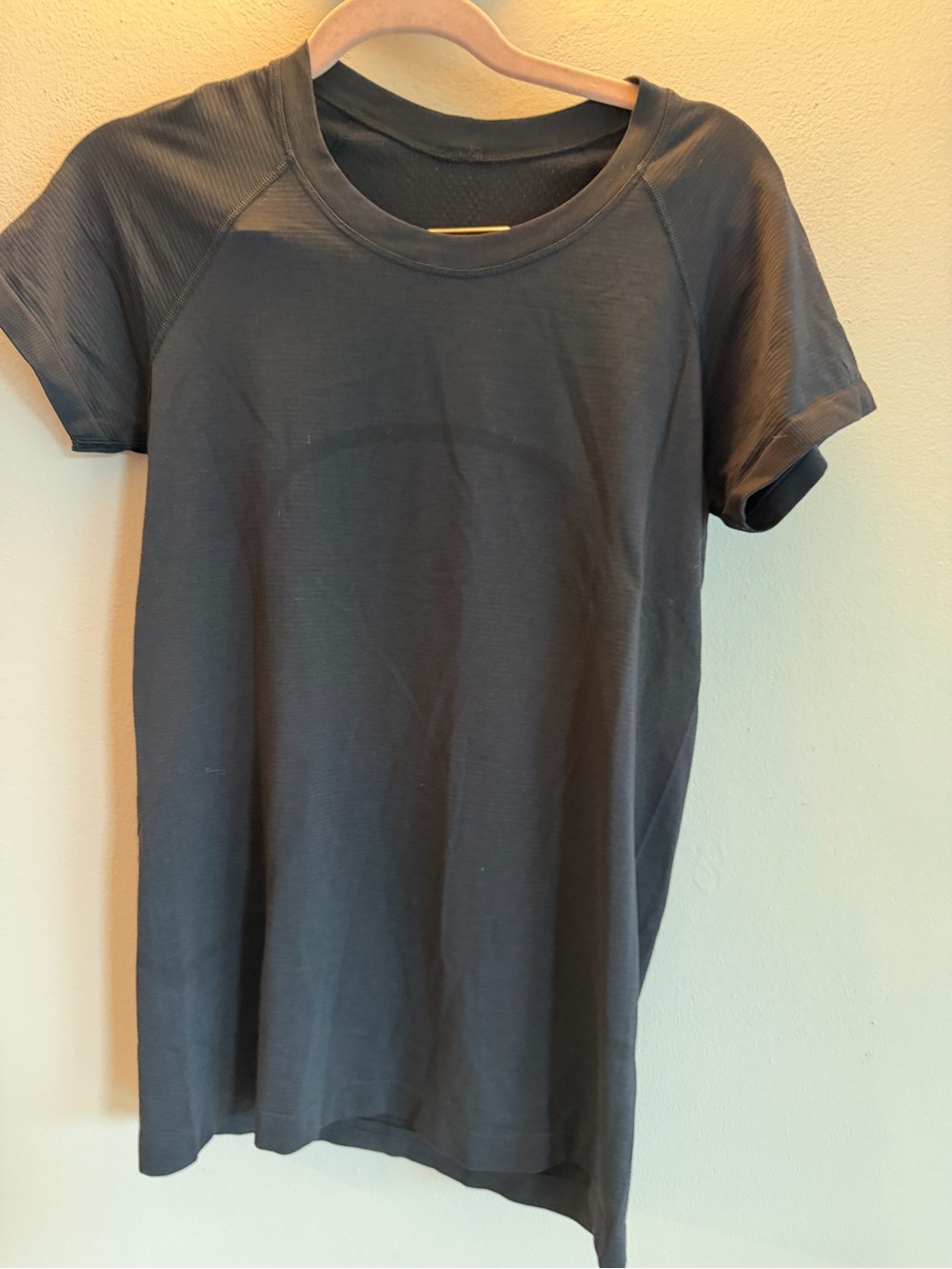 Swiftly Tech Short-Sleeve Shirt 2.0 Black – Size 4
Description